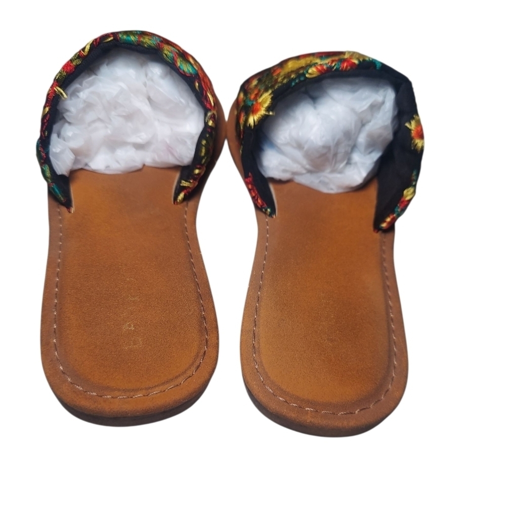 Floral Embroidered Fabric Sandal Slide - Picture 4 of 6